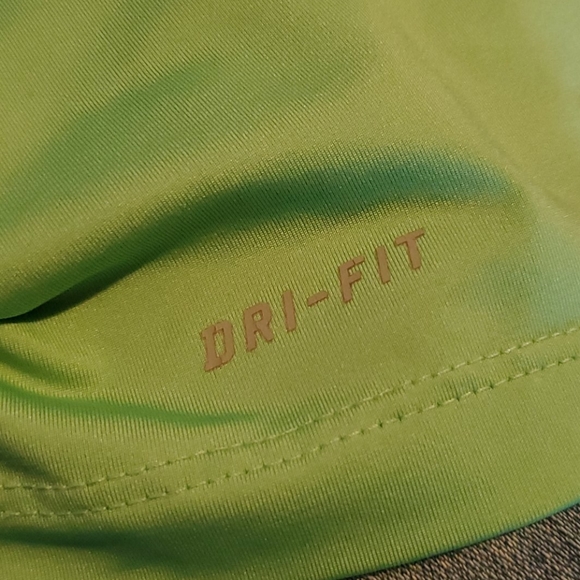 Nike Pro green t-shirt - Picture 9 of 10